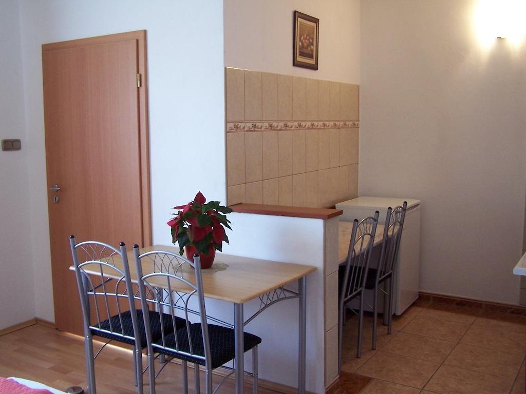 Akacia Apartment - Free Inside Parking, 2 Bedrooms, Garden, Next To Centre Budapeszt Pokój zdjęcie