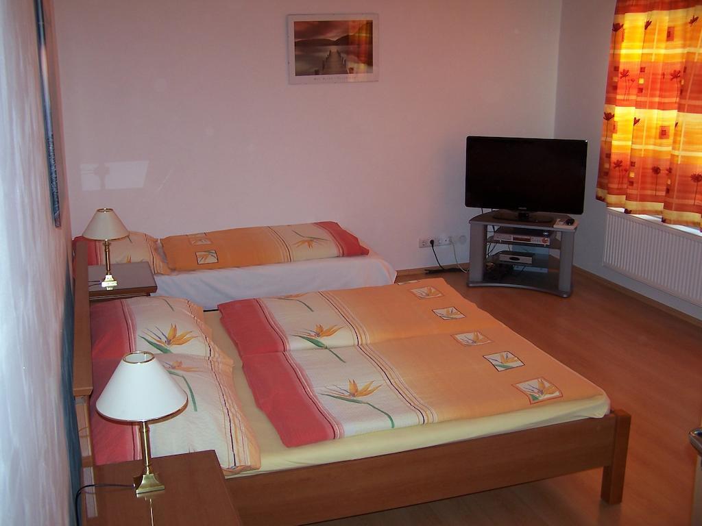 Akacia Apartment - Free Inside Parking, 2 Bedrooms, Garden, Next To Centre Budapeszt Pokój zdjęcie